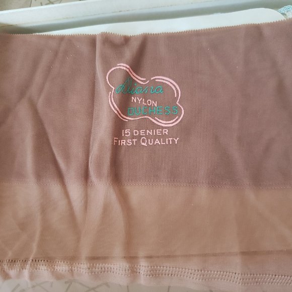 Diana Stockings - Picture 6 of 15